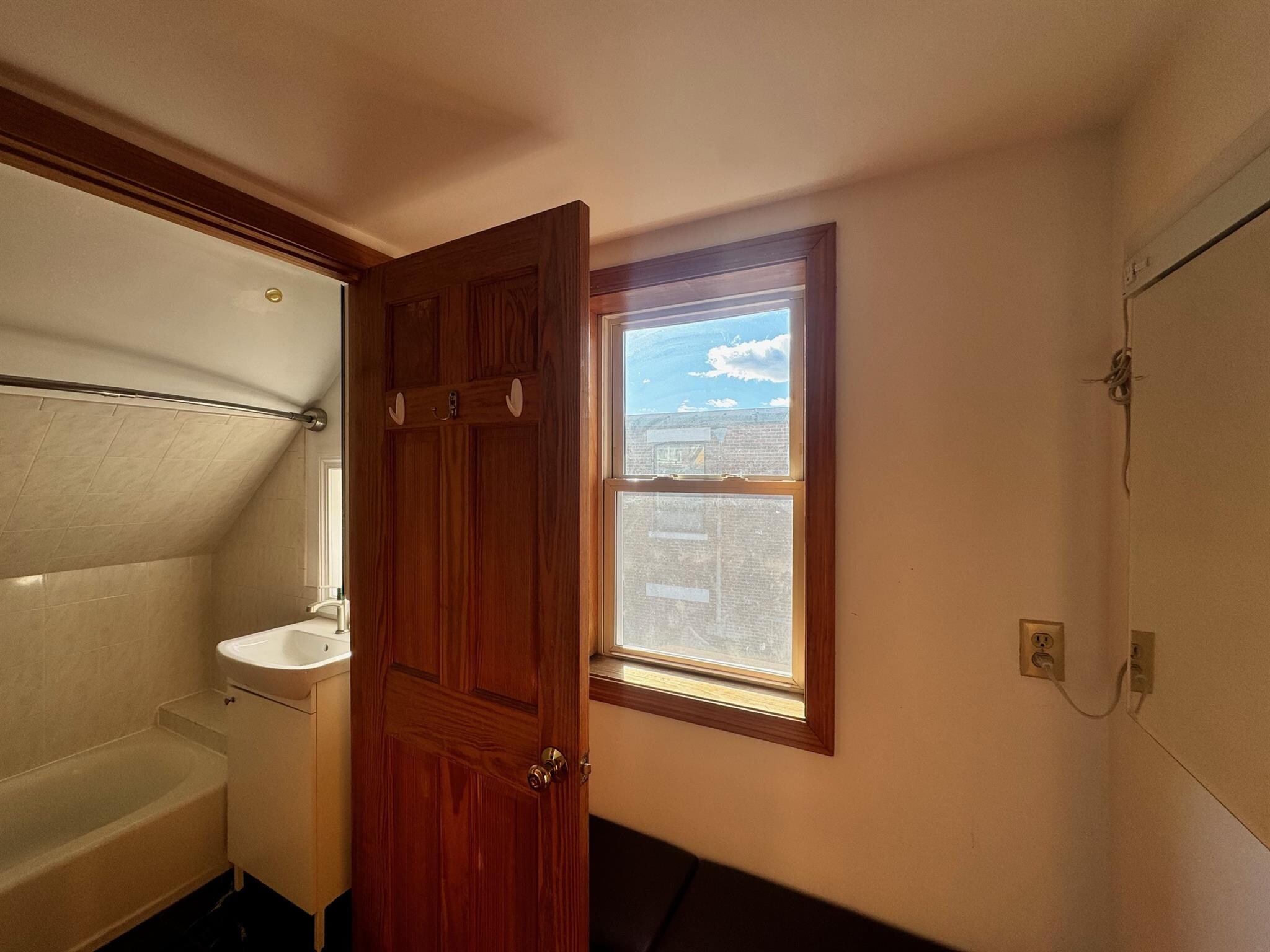 Building Photo - 8 Allen St