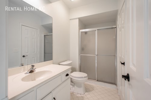 Building Photo - Large 1.5 Story luxury home on 2.5 acres  ...