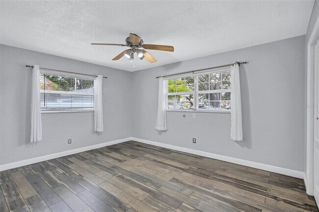 Building Photo - 2544 Burnice Dr