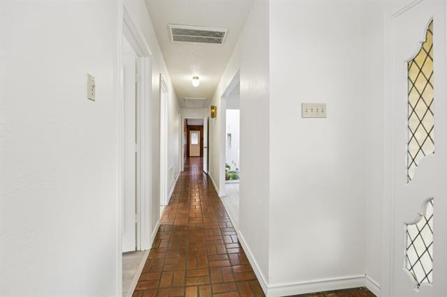 Building Photo - 7639 Dentcrest Dr