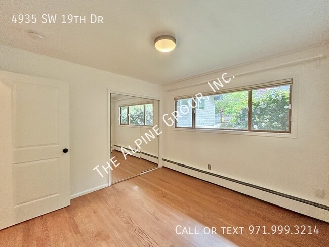 Building Photo - 4935 SW 19th Dr
