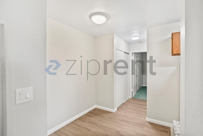 Building Photo - 1185 Meadow Ln