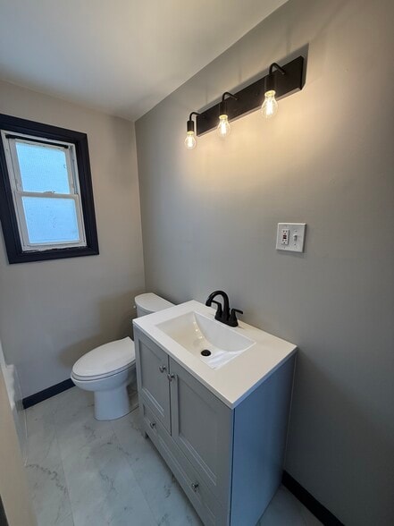 Bath - 139 Rossler Ave