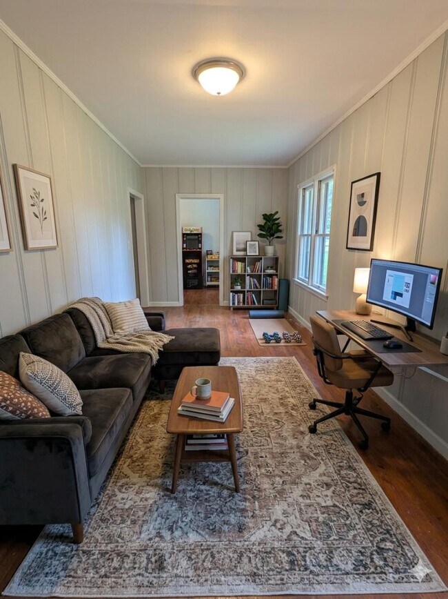 Building Photo - 2404 Whitesburg Dr