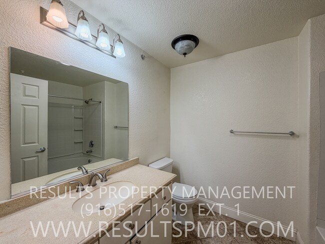 Building Photo - Spacious One Bedroom located in the Villas at Diamond Creek