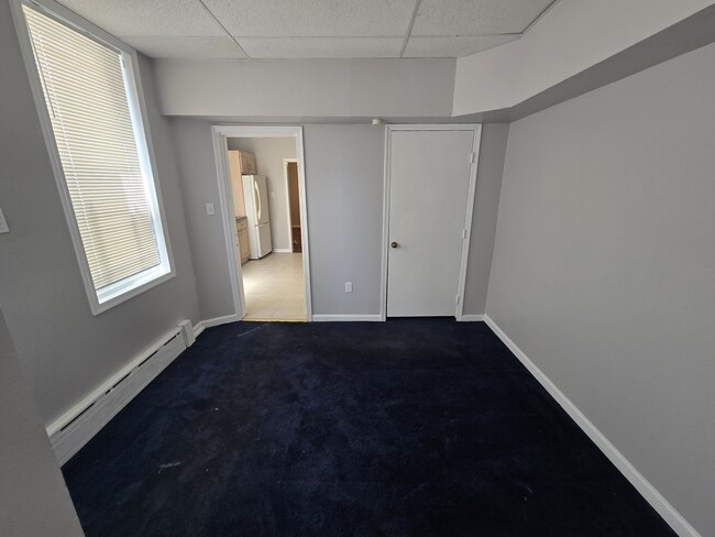 Building Photo - 5165 Saul St