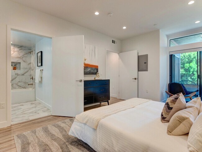 Building Photo - 338 Mariposa Ave