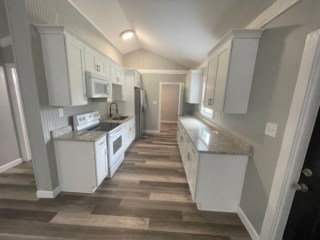 Building Photo - Eustis 2 Bed 2 Bath Home w/ Den