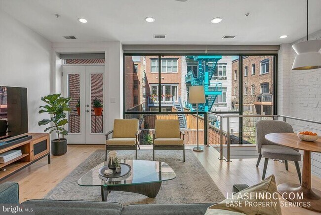 Building Photo - 442 M St NW