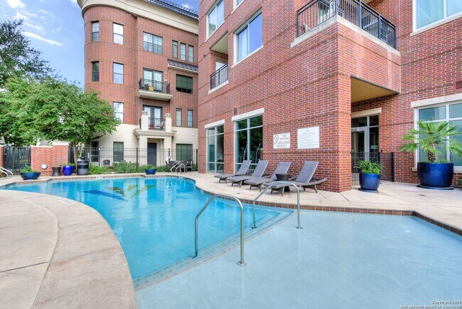 Building Photo - GORGEOUS FURNISHED CONDOMINIUM WITH GREAT ...