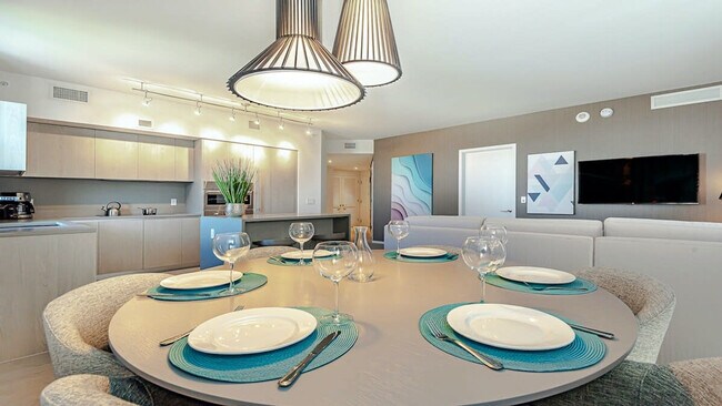 Building Photo - 4010 S Ocean Dr