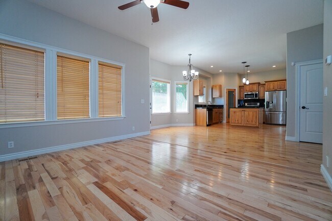 Building Photo - 2511 W Teano Dr