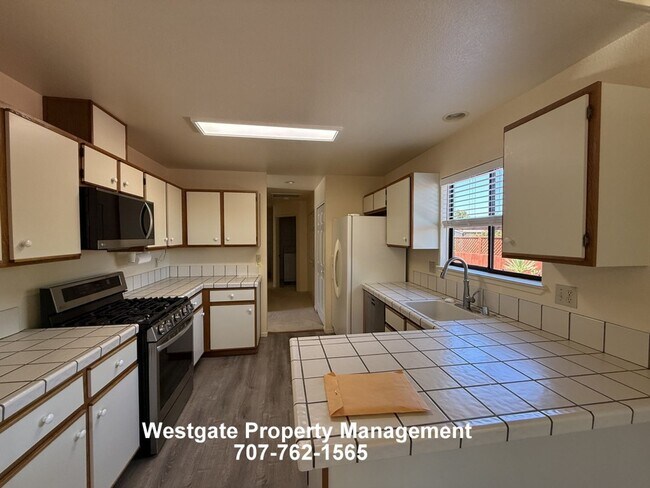 Building Photo - 1453 Capri Ave