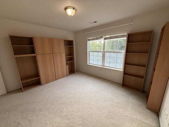 Building Photo - 4630 NW White Mountain Terrace