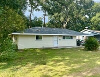Building Photo - Port Allen-Great Location near historic downtown with new finishings!