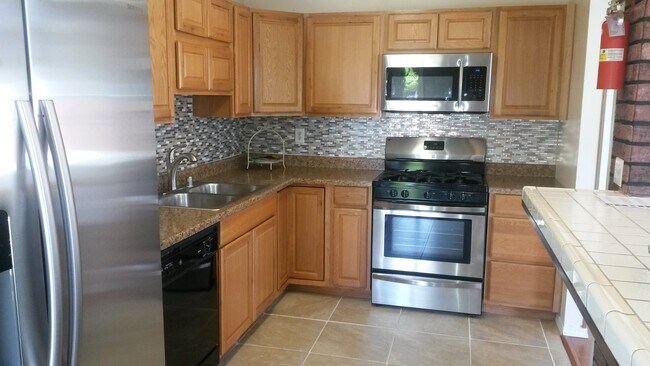 Building Photo - 4386 Chelford St