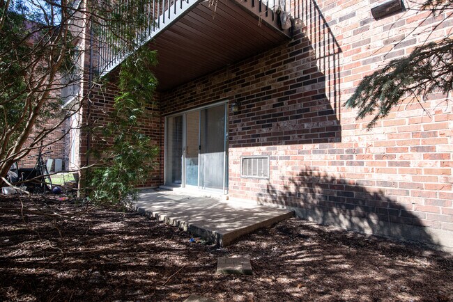 Building Photo - 1049 W Ogden Ave