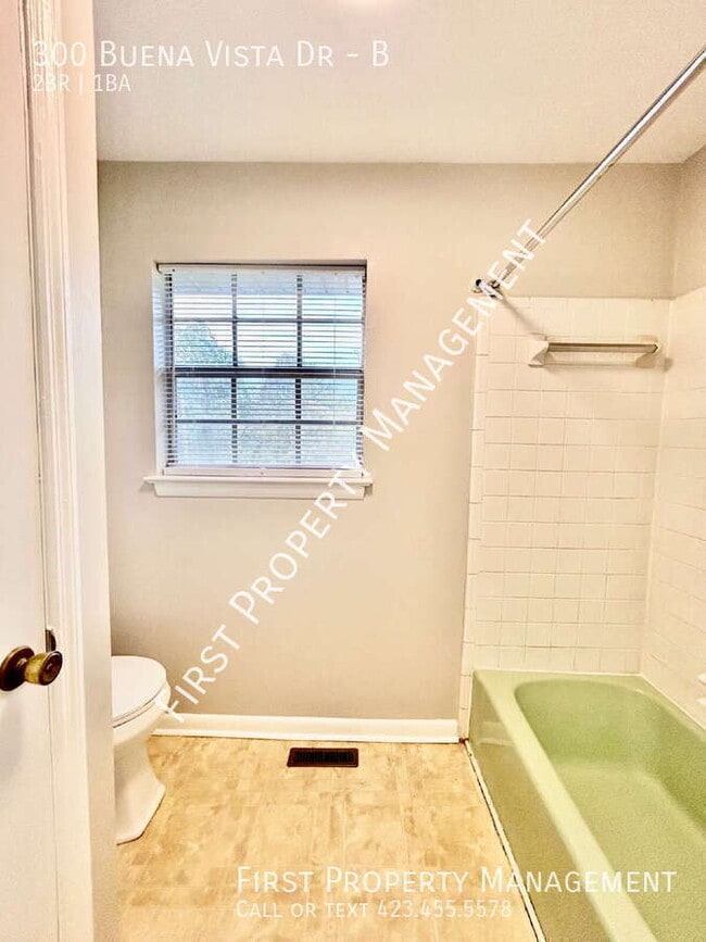 Building Photo - 300 Buena Vista Dr