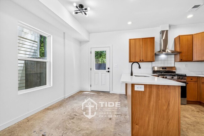 Building Photo - Modern Hanahan Living Near Park Circle