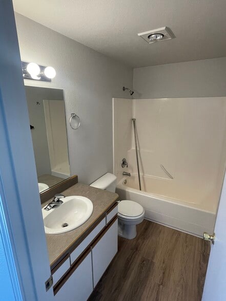 Building Photo - 508 NE Negus Loop