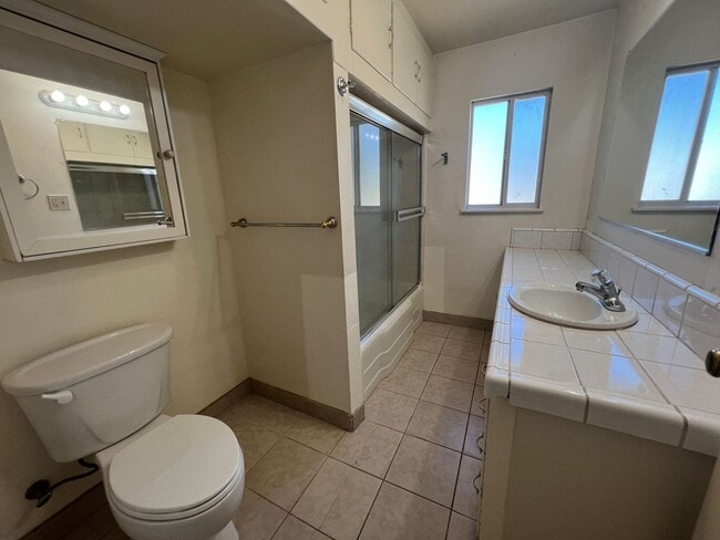 Building Photo - 3 bedroom 1 bath home in Red Bluff
