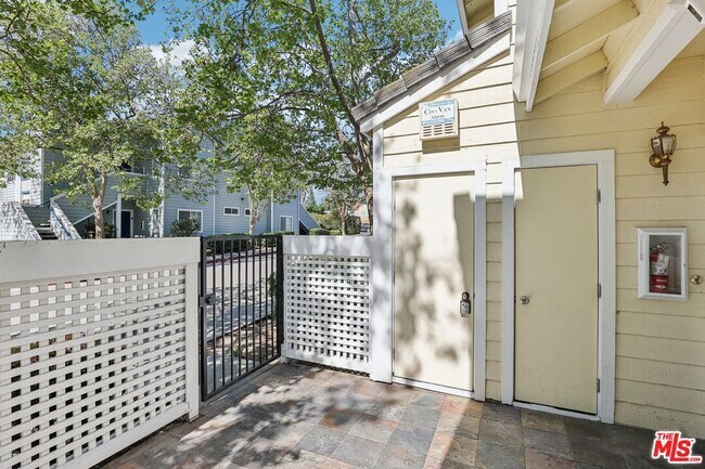 Building Photo - 1706 Bevin Brook Dr