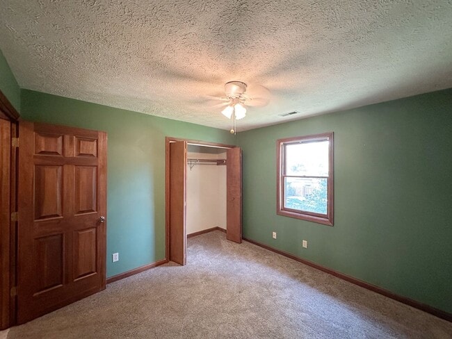 Building Photo - AVAILABLE NOW! Updated 3 Bed/2.5 Bath, 2 Car Garage - Close to Purdue & West Laf. Schools