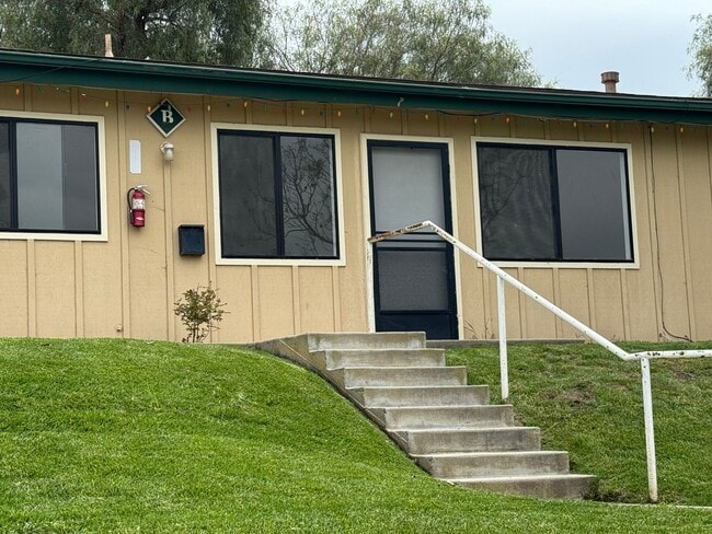 Building Photo - Charming 2-Bedroom Duplex on a Tranquil Ho...