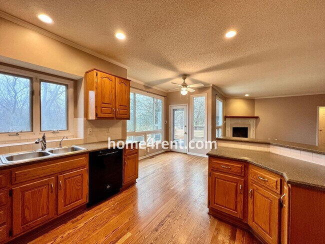 Building Photo - Beautiful Four Bedroom Home in Blue Valley...
