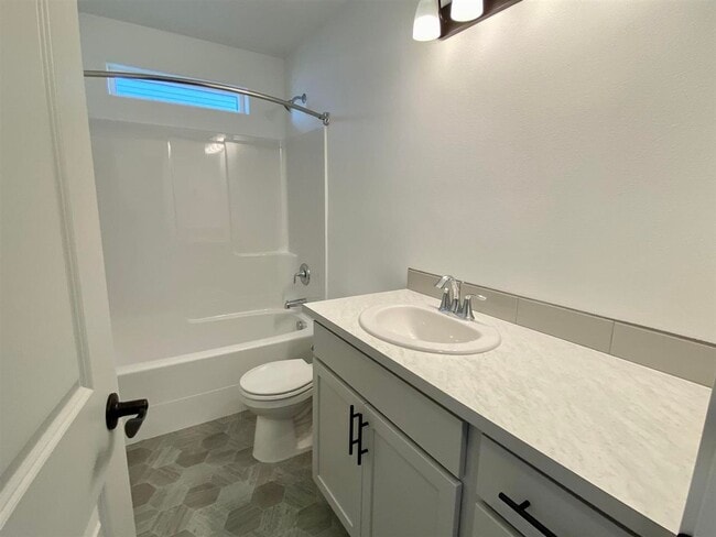 Building Photo - Beautiful 3 Bed, 2 Bath House in Airway He...