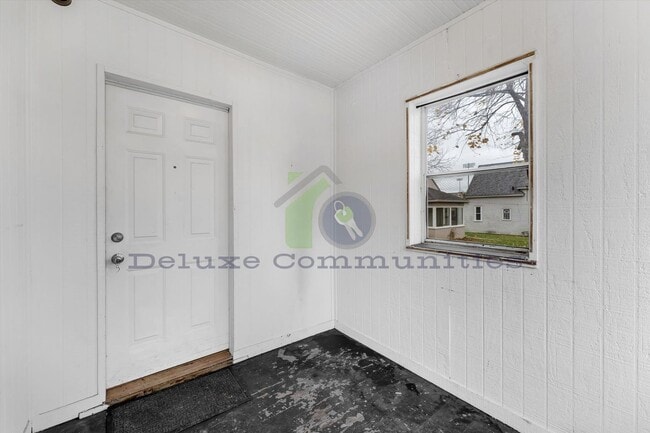 Building Photo - Newly Remodeled 3 Bedroom in MidTown!