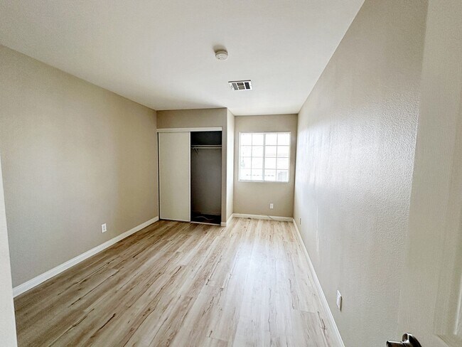 Building Photo - REMODELED 3 BEDROOM HOME IN SOUTH SHORES