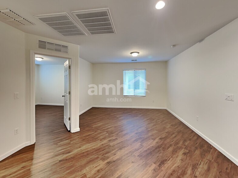 Building Photo - 119 S Beyerville Pl