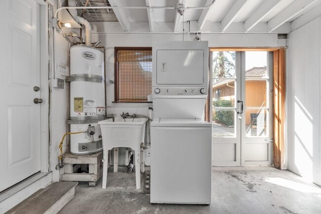 Building Photo - 248 Encina Ave