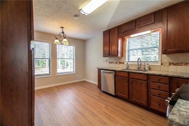 Building Photo - 516 Faith St