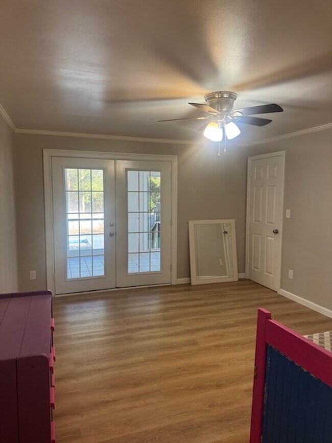 Building Photo - POOL AND APT/WORK SHOP/CRAFT ROOM