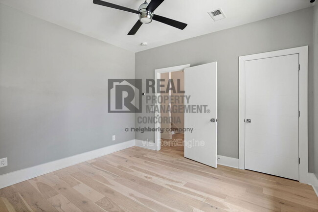 Building Photo - 1242 2nd Ave S