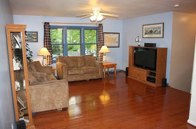 Building Photo - 1123 Little Magothy View