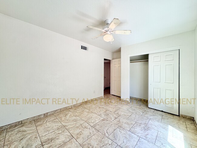 Building Photo - 1628 N Venice Ave