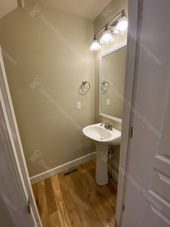 Building Photo - 3-BR Craftsman Home in NW Bend- Boyd Acres