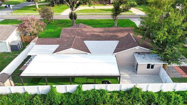 Building Photo - 1504 Hallam Dr