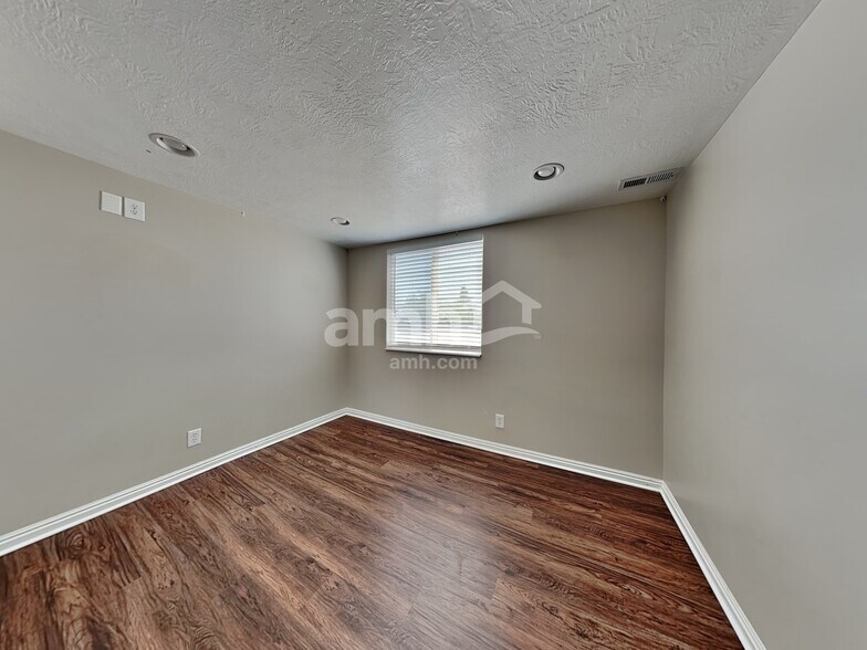 Building Photo - 5521 W Stone Blf Wy
