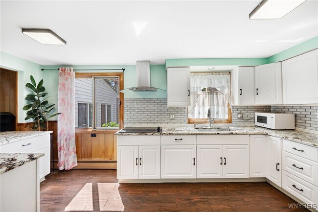 Building Photo - 71 Chaumont Dr