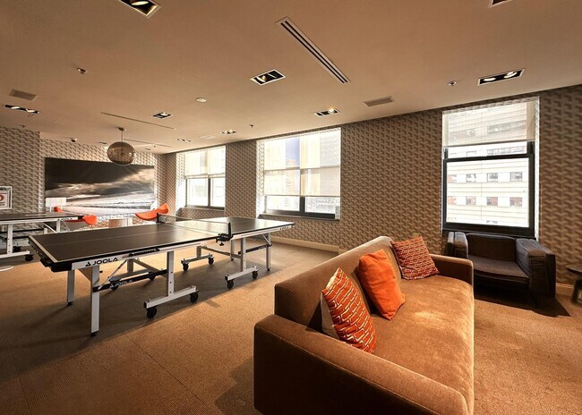 Building Photo - 102 Christopher Columbus Dr