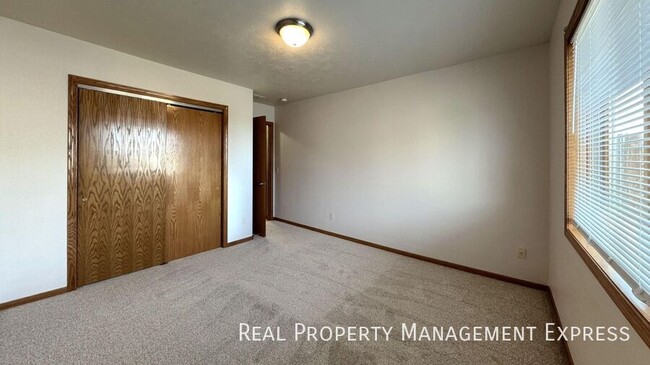 Building Photo - Spacious 1 Bedroom Apartment in Brandon, SD!