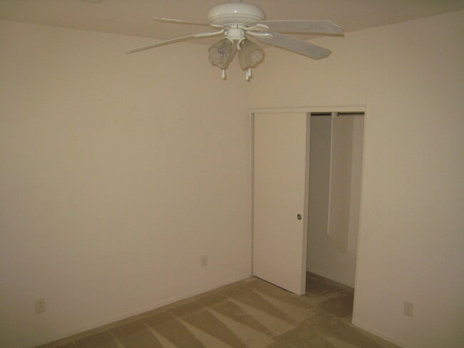 Building Photo - Spacious condo with attached garage.