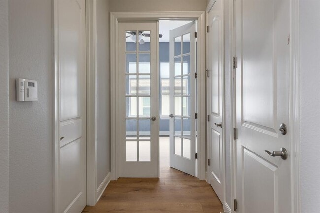 Building Photo - 3324 Venezia View