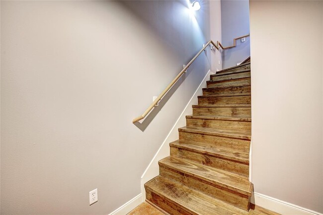 Building Photo - 202 McGowen St