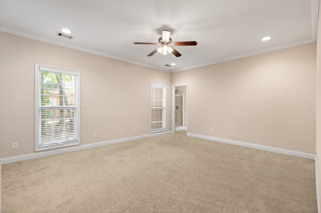 Building Photo - 148 Carriage House Ln