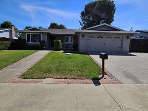 Building Photo - Beatifully updated 3 bedroom, 2 bath home ...